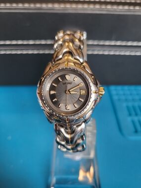 VINTAGE SEIKO MODEL 7N82-0379 / SERIAL 501327 Womens Seiko